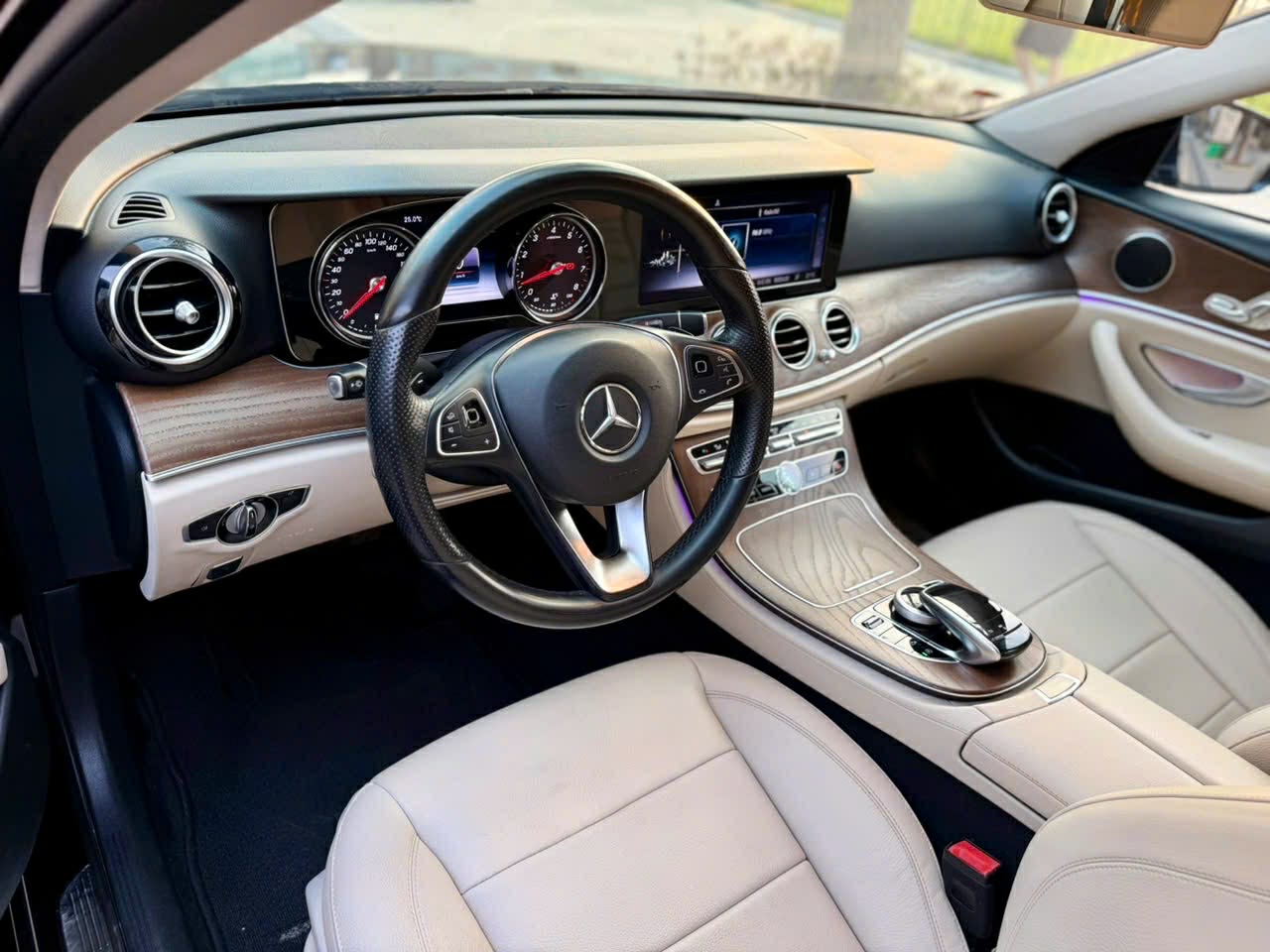 E200 2018 Model 2019 phần mềm tiếng việt&nbsp; lăn bánh 9.8 vạn km xe full lịch sử hãng Mec An Du&nbsp;